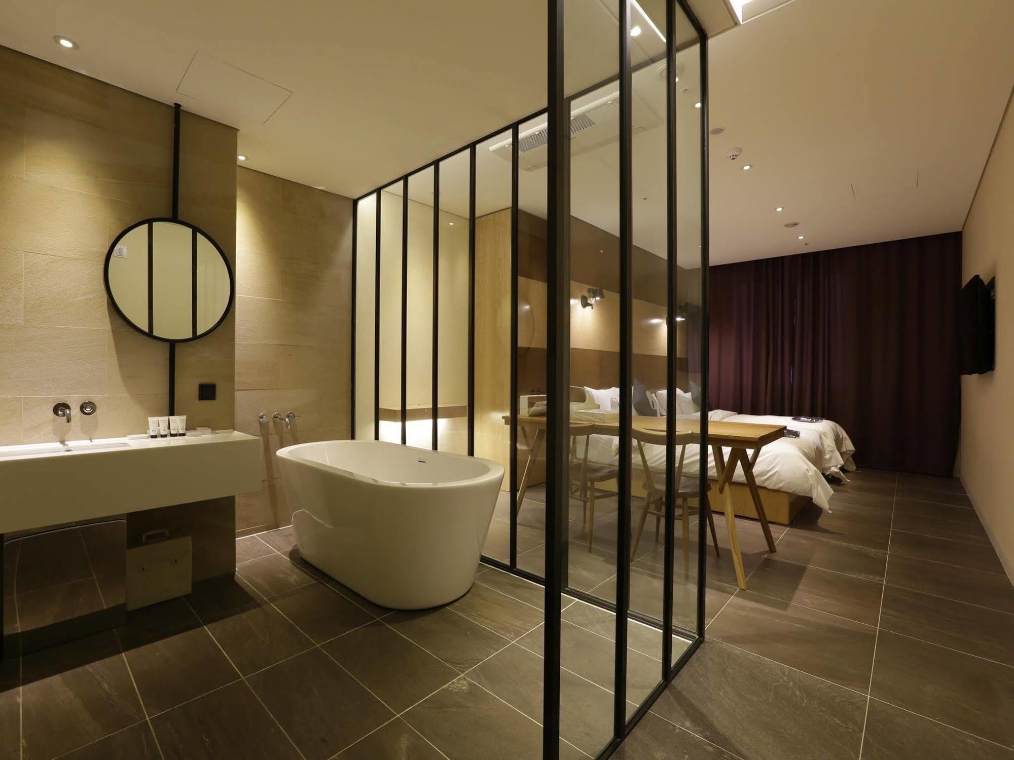 Hotel The Designers Инчон Екстериор снимка