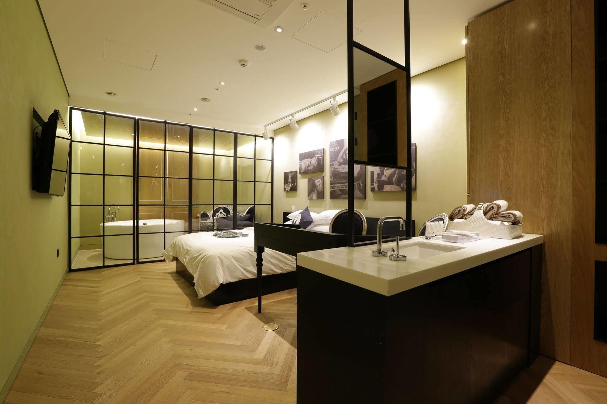 Hotel The Designers Инчон Екстериор снимка